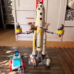 Rocket ship mars mission play mobile. With batteries.