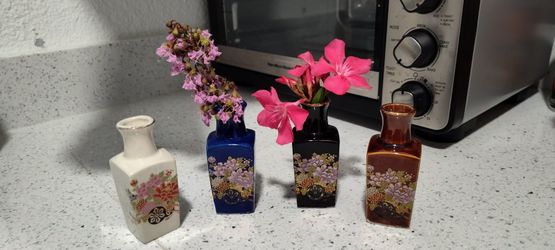 Vintage hand-painted miniature Japanese bud vase
