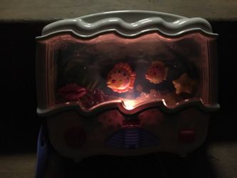 FISHER PRICE CRIB TOY---LIGHTS, MUSIC, SWIMMING FISH,CLAM, & STARFISH for  Sale in Portsmouth, VA - OfferUp