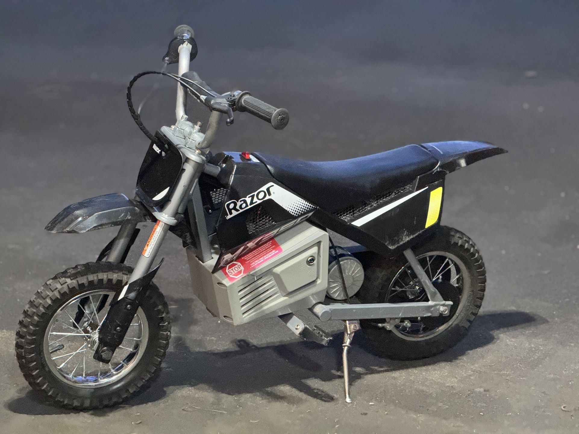 Razor Dirt Rocket MX350 - Black with Decals, up to 14 mph, 24V Electric Dirt Bike for Child 8+