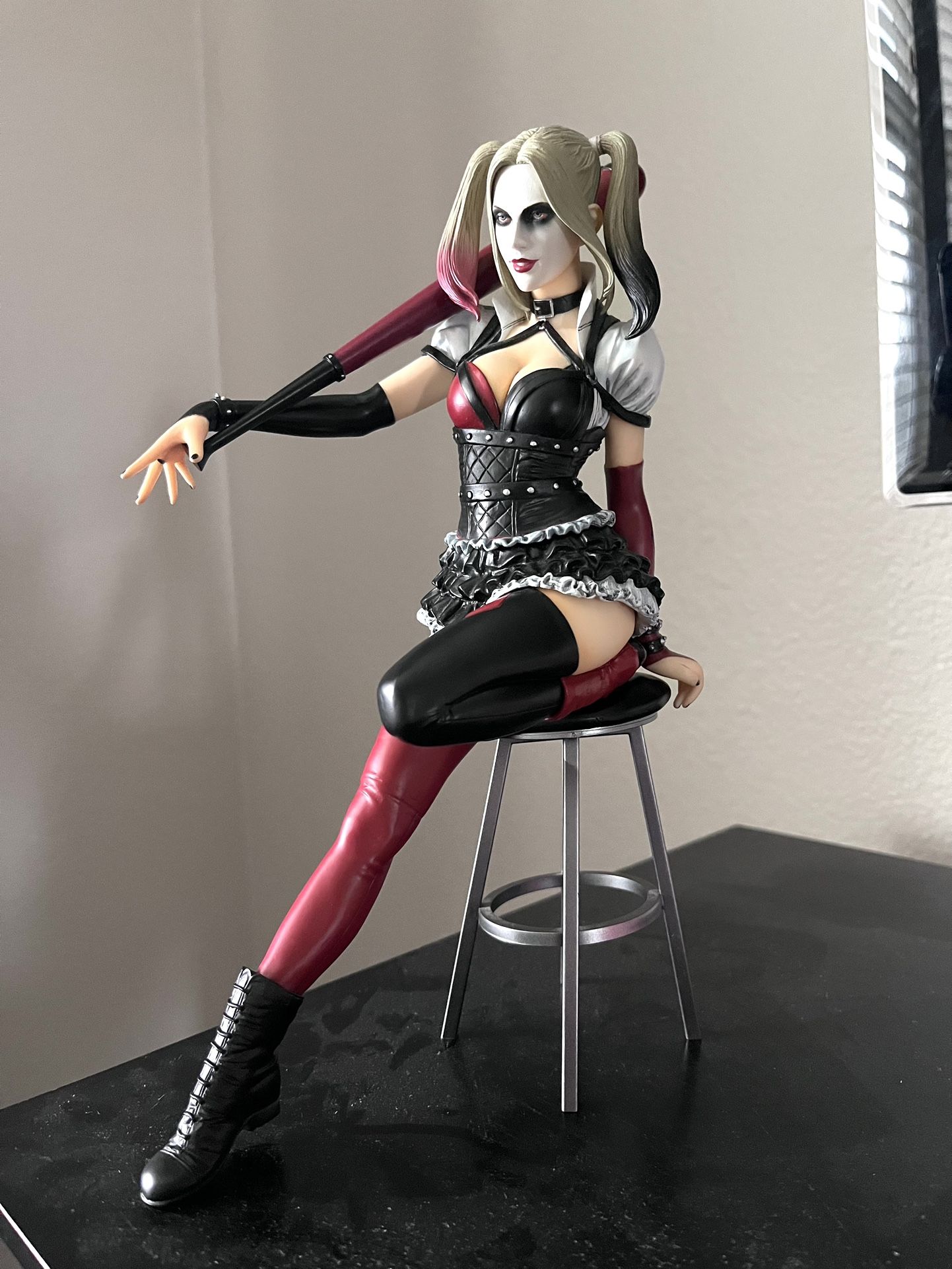 Harley Quinn 12 Inch Statue