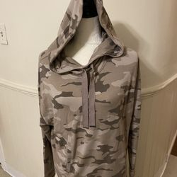 Brand New Women’s Banana Republic Baby Terry Camouflage Hoodie Top Size Medium 