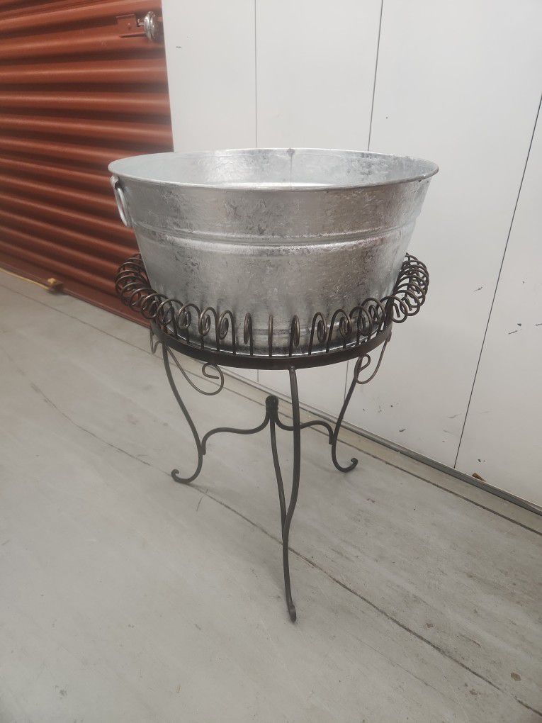 Galvanized TUB and Metal Stand