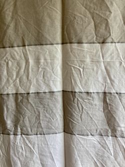SHOWER CURTAIN! Gray and white great condition