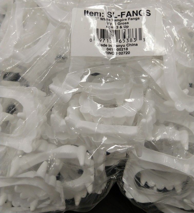 100 Pcs Plastic 2" Vampire Teeth In Seattle