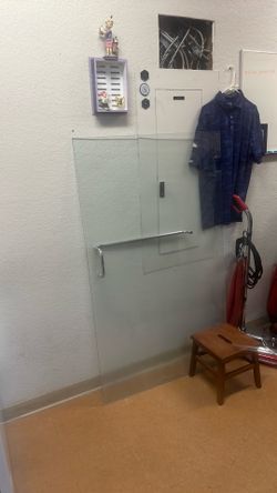Shower door 60$