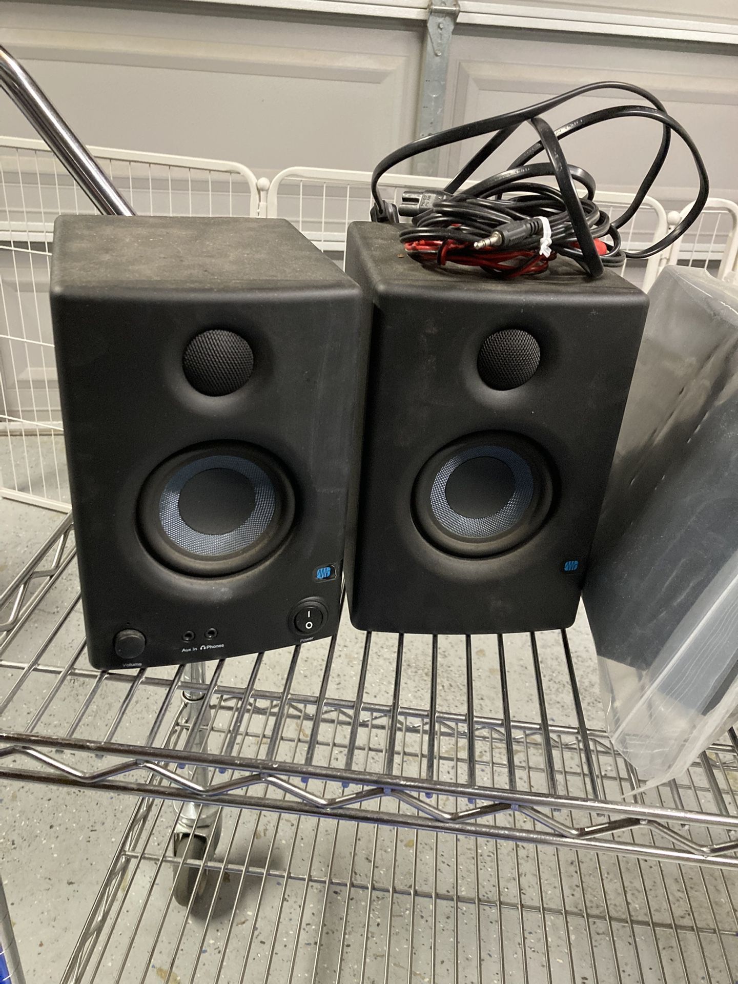 Bookshelf Speakers / Studio Monitors