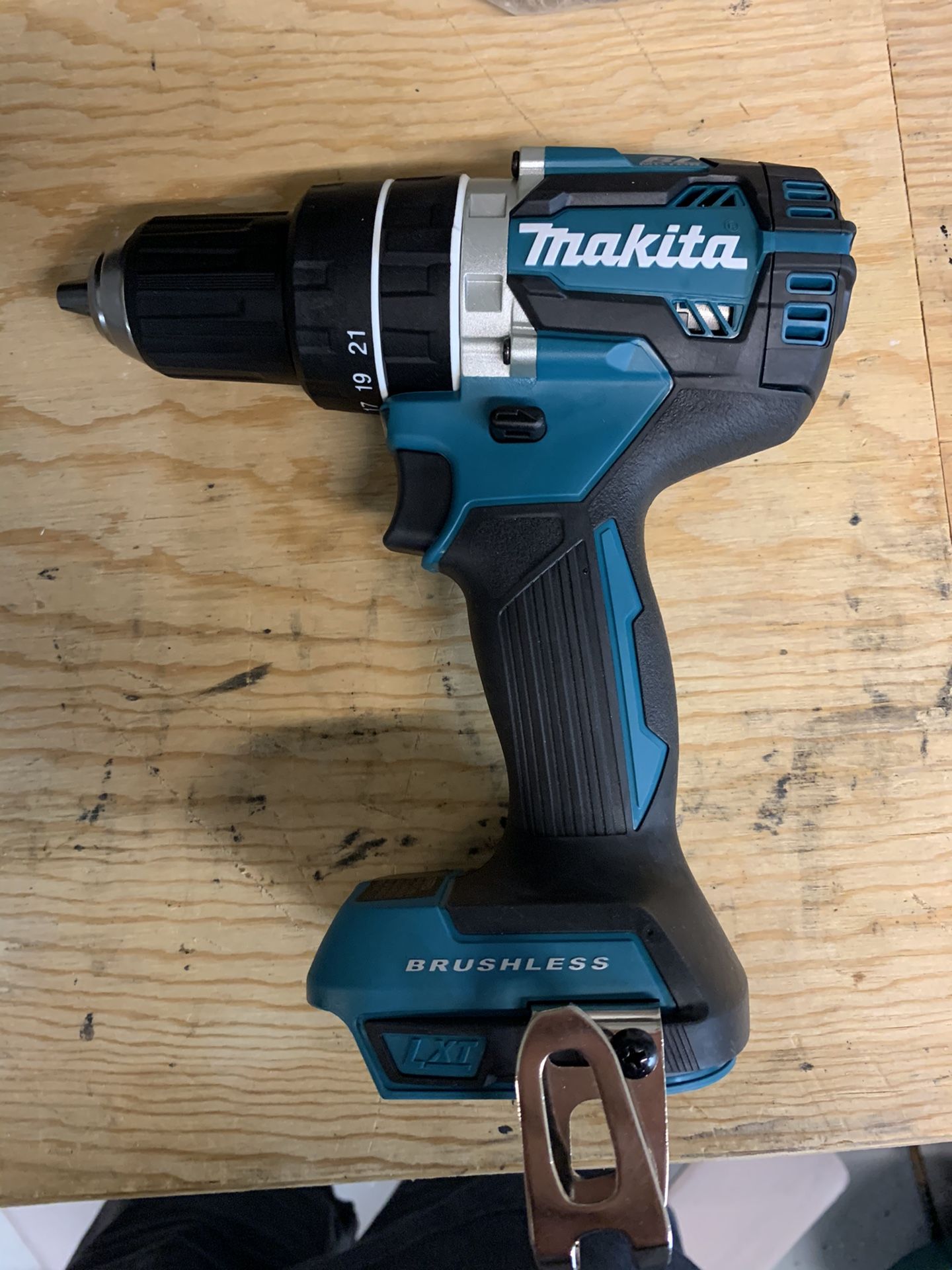Makita 18v lxt brushless hammer drill
