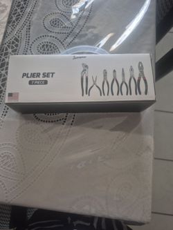 7-piece plier set.