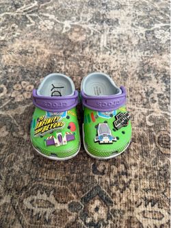 Buzz lighter crocs toddler 6C