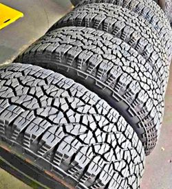 245 75 17 Goodyear Tires Con 80% de Vida Las 4