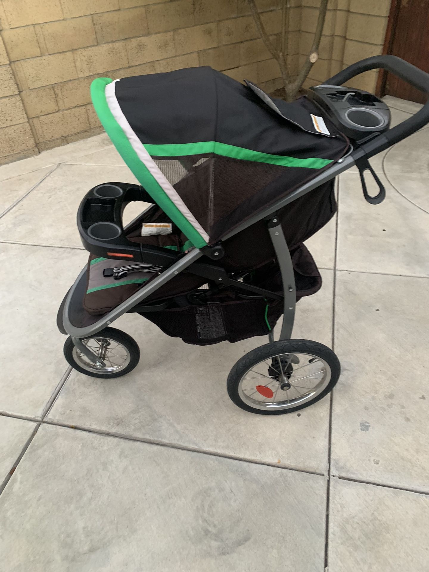Graco FastAction Fold Jogging Stroller w/Wonder buggy Rain Cover