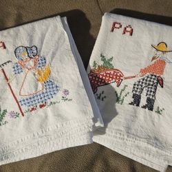Vintage Embroidered Linen Tea Towels 1940s Farmhouse Decor