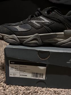 New Balance 9060 Black/Grey – 5.5Y