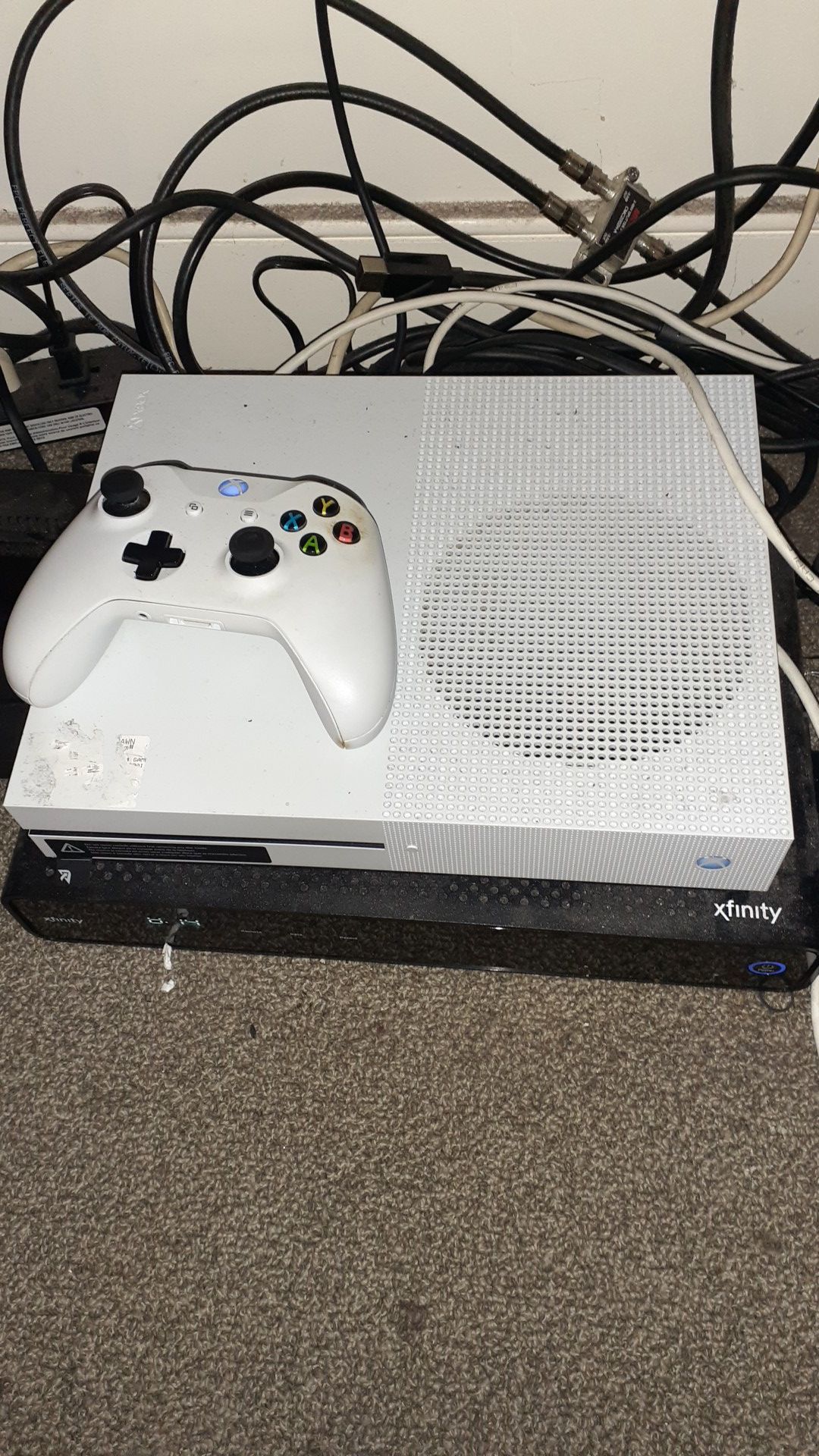 Xbox one s with games and kniect