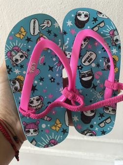 Lol surprise & Minnie Mouse flip flops 7/8c