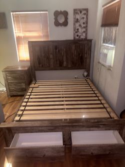 Queenside Rustic Bedroom Set