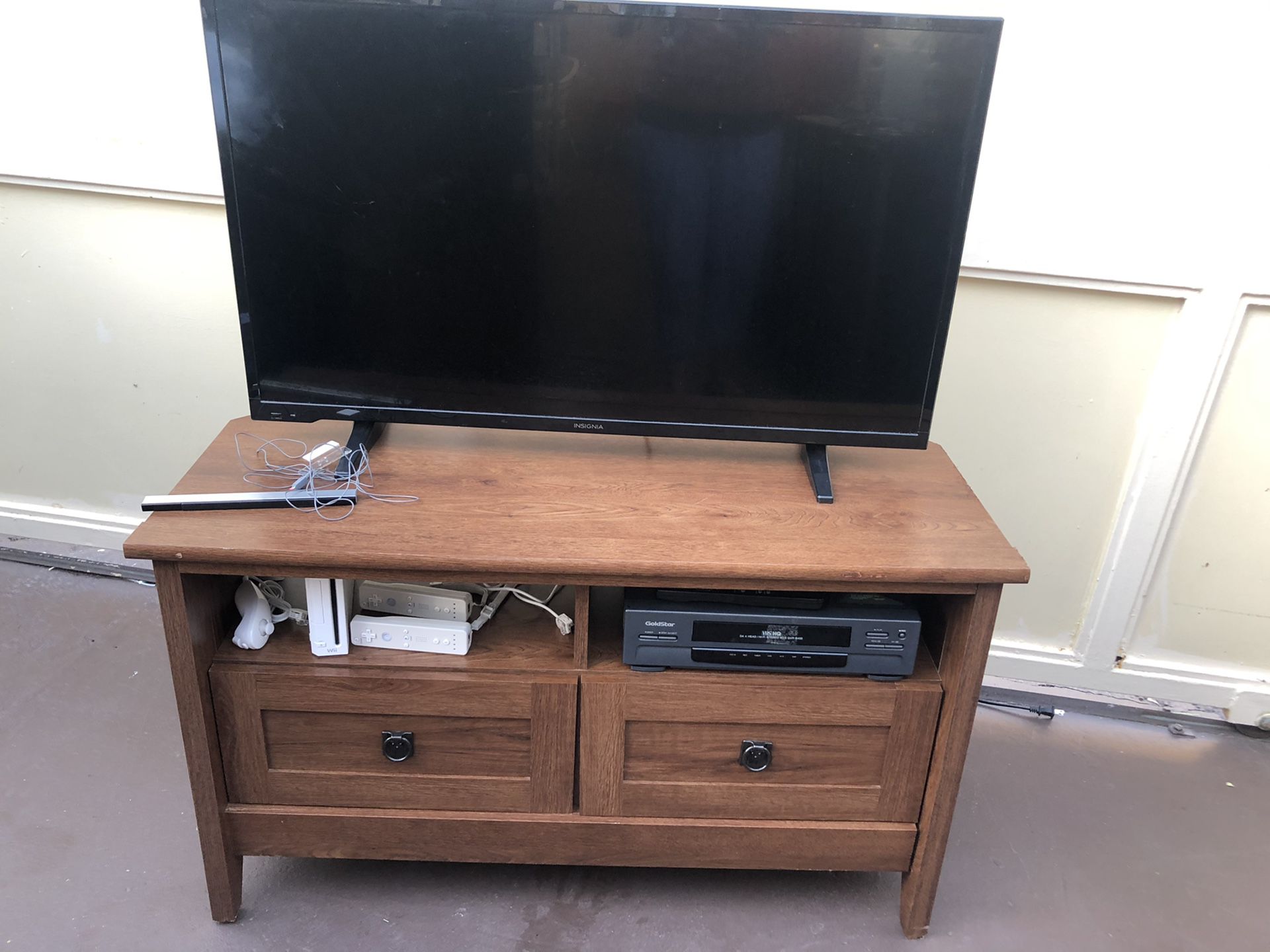 Very nice small TV stand