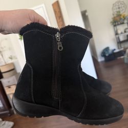 Women’s Size 9 Suede Leather Ankle Boot