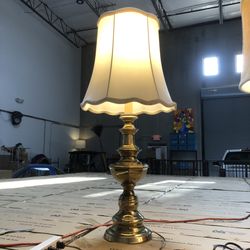 Vintage Lamp From Early 70S With Scallop Shade💡 In Excellent Condition