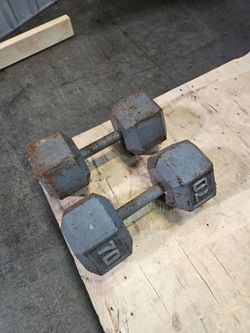 Set of 70lb dumbell. Rusted and used.