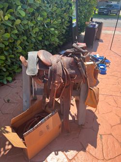 Riding saddle
