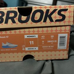 Brooks White / Pink 