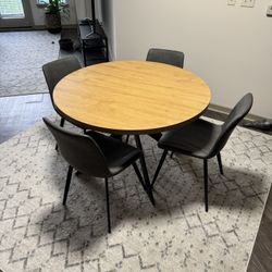 Dinner Table With 4 Chairs