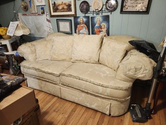 Beautiful Henrydon Off White/Cream color Couch