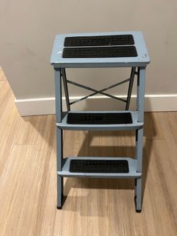 Step ladder
