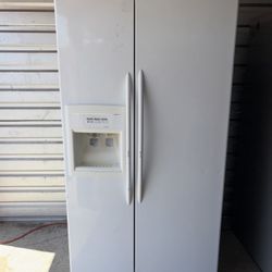 White Kitchenaid Refrigerator And Freezer