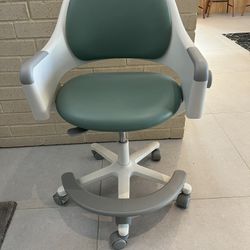 Kid’s Desk Chair - Like New 