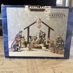Nativity Set: 12 Piece Porcelain With Wood Crèche