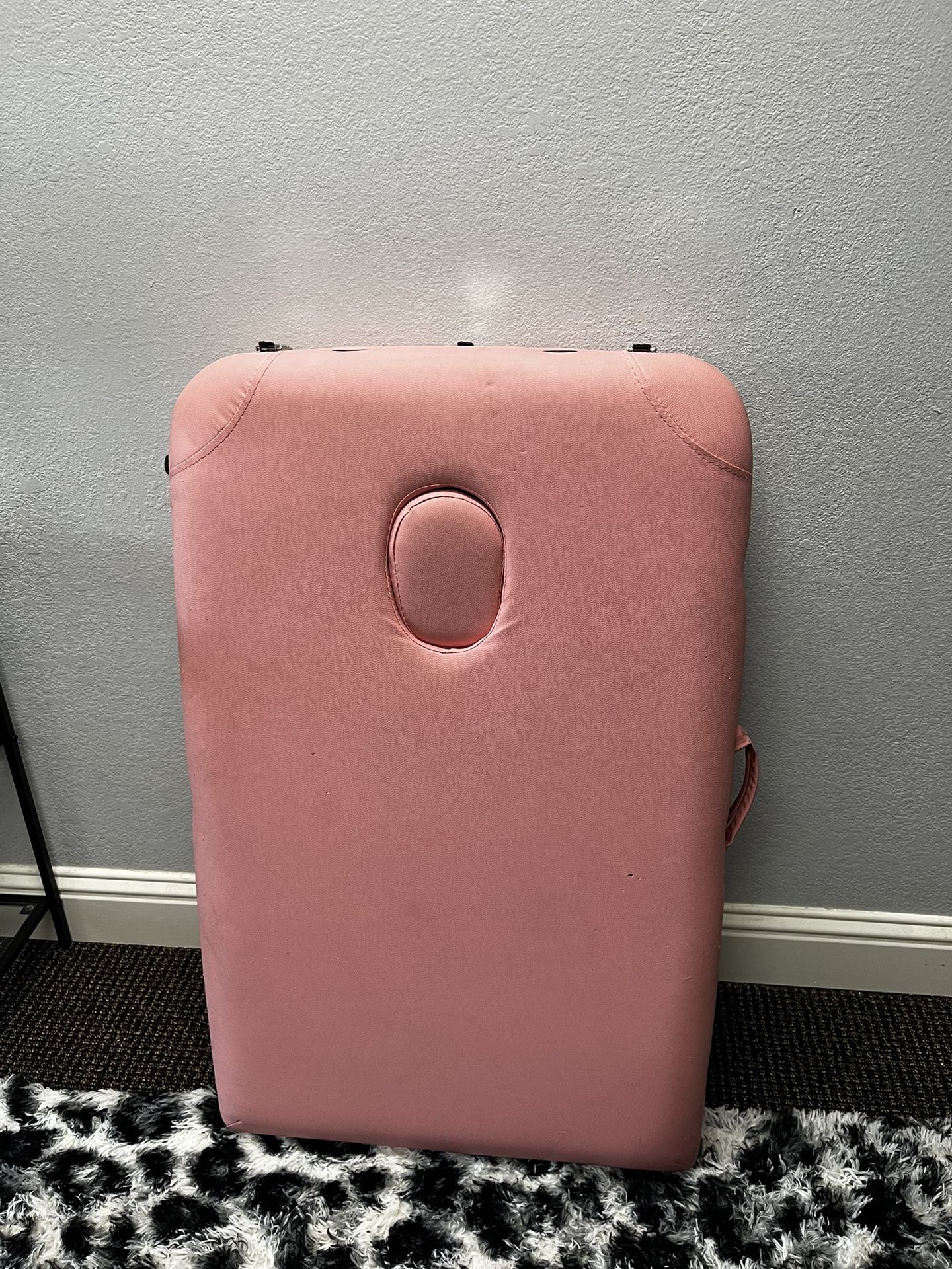 Sturdy pink Esthetician Portable Bed