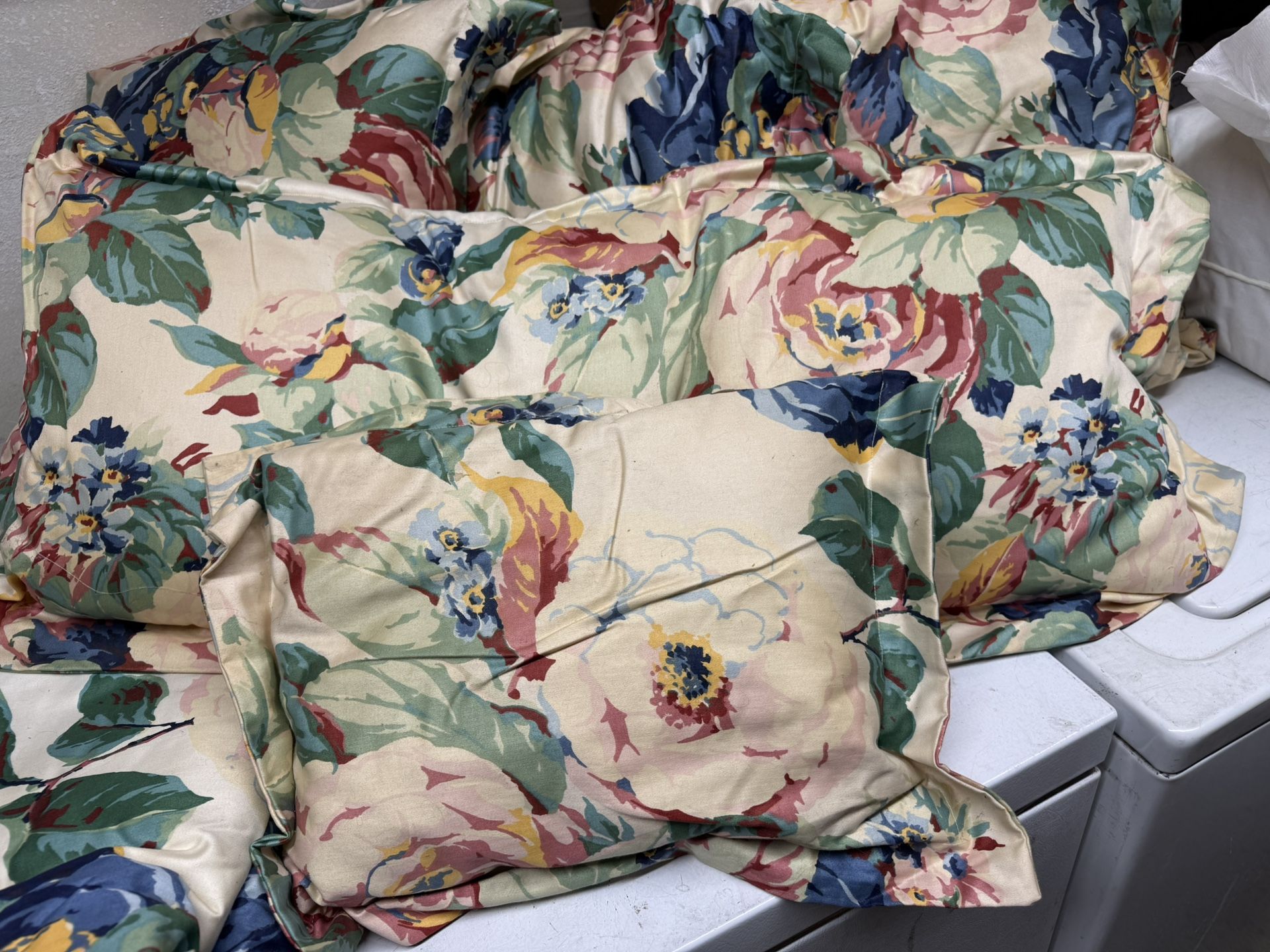 Indoor/Outdoor Decorative Pillows And Blanket.