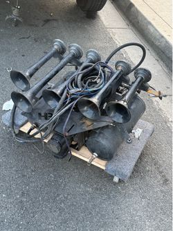Train horn from horn blaster