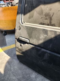 Left and front doors of my nissan 1994 d21 no damages as u see! Both included windows and elevators just$300