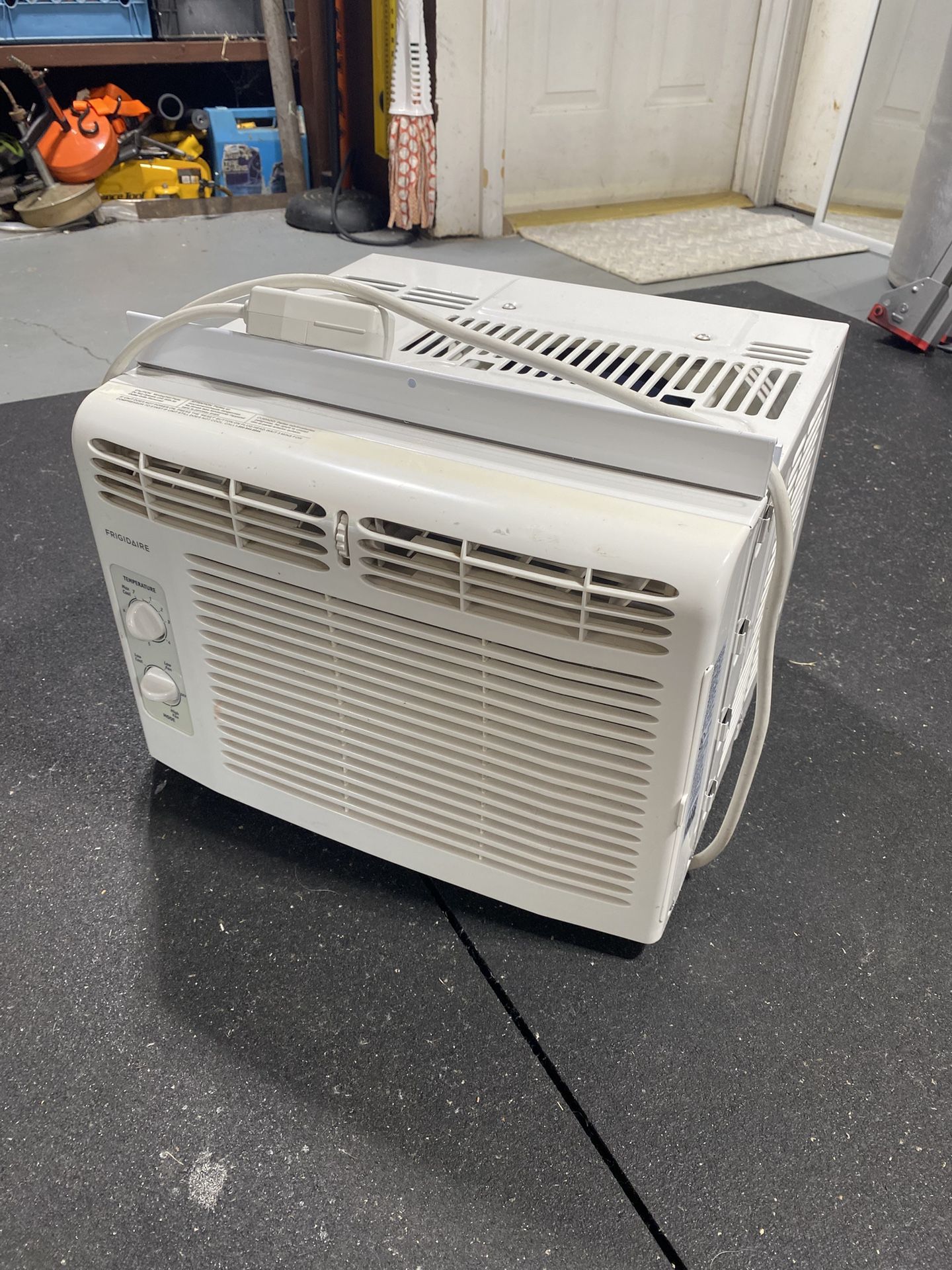 ❄️ Frigidaire Window Air Conditioner – 5,000 BTU ❄️