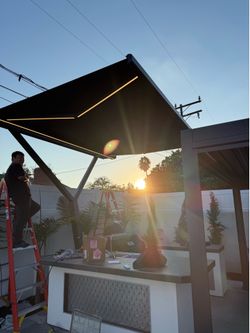 Retractable motorized awning
