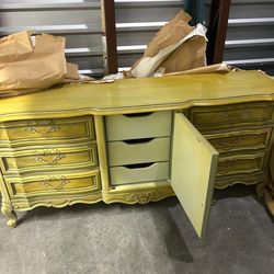 Queen size bedroom set