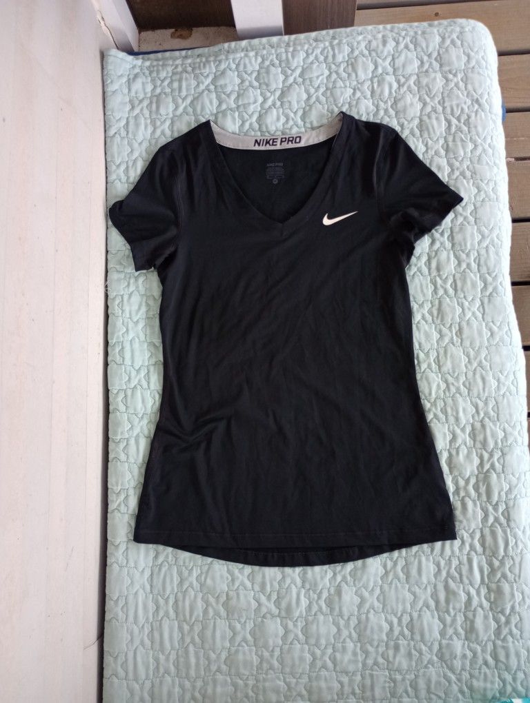Nike Pro V-neck short sleeve compression pullover top Sz Medium 