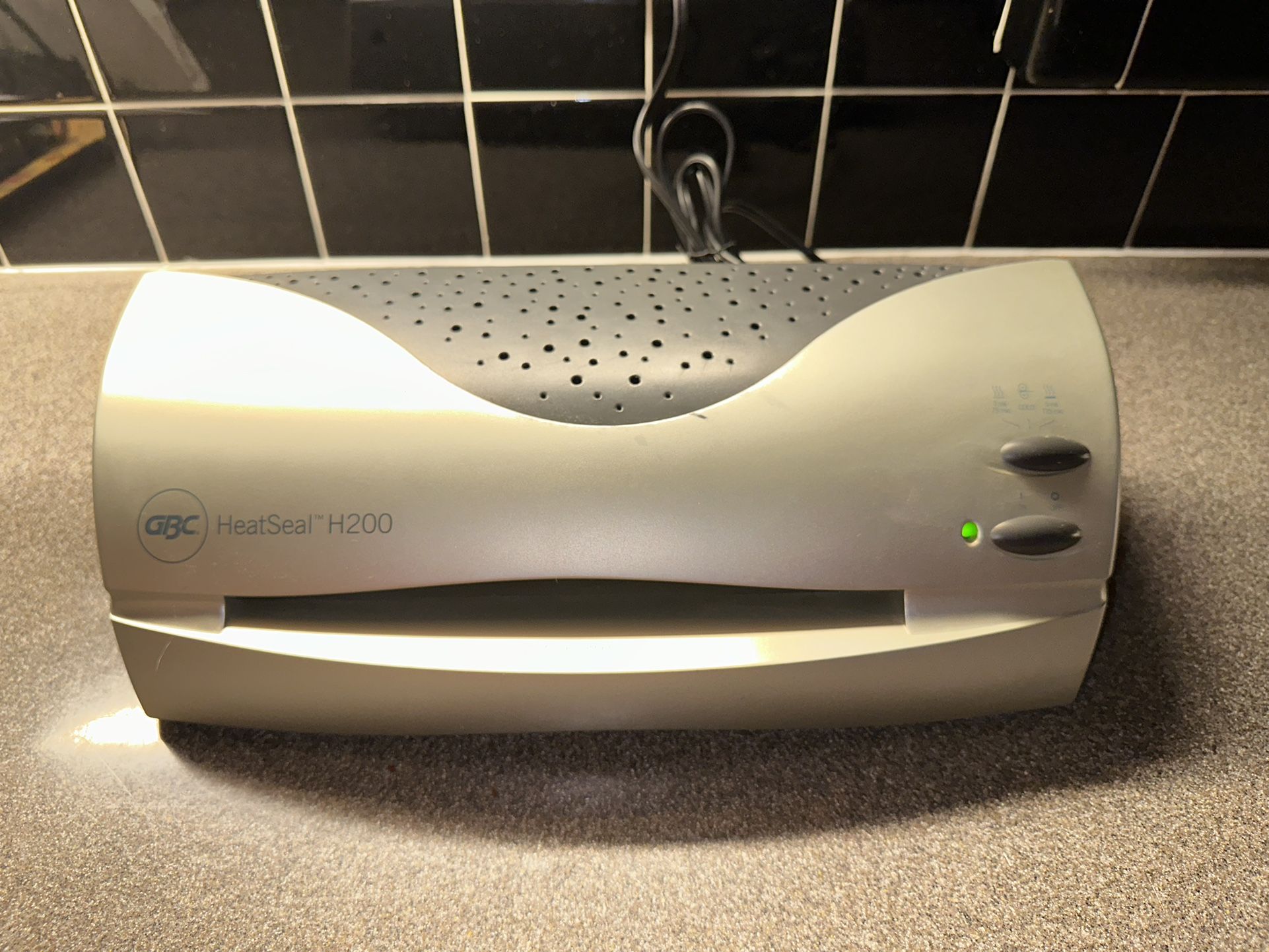 GBC HeatSeal H200 9.5” Photo Quality Laminator, Uses 3 & 5 Mil Pouches