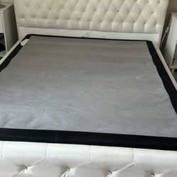 White Bed Queen Size With The Frame And Box Spring 