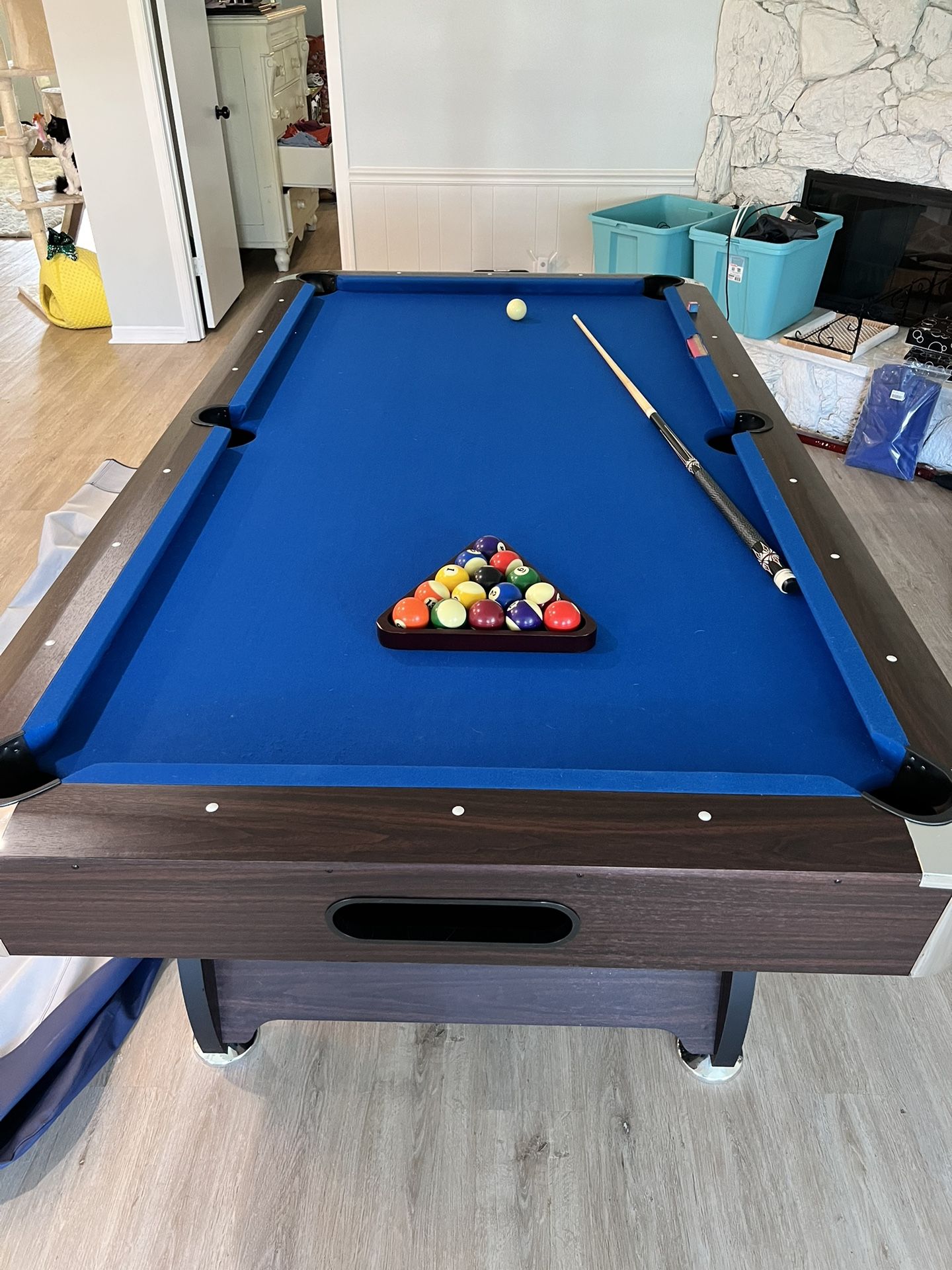 8’ Pool Table