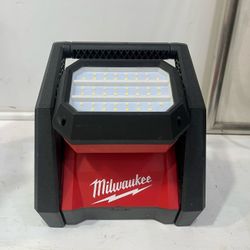 Milwaukee 18V Lithium-ion 2366-20 - Rover Dual Power Flood Light