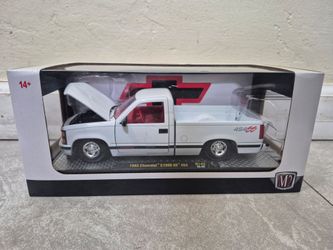 M2 Machines 1:24 1993 Chevrolet C1500 SS 454 White Diecast Pickup OBS Truck