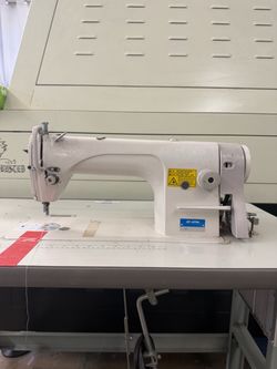 Single needle industrial sewing machine