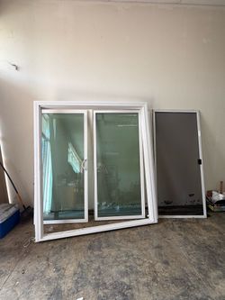 Patio sliding door with screen