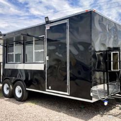 EN VENTA: TRAILA DE COMIDA 8X20