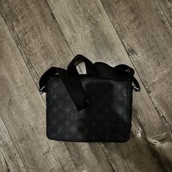 Louis Vuitton Crossbody Bag 